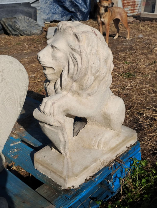 Lion finial